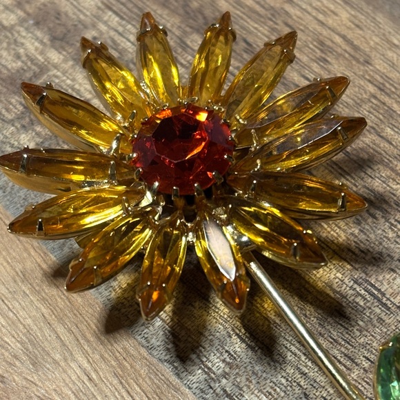 Flower Brooch with Orange and Amber glass stones - Picture 3 of 7